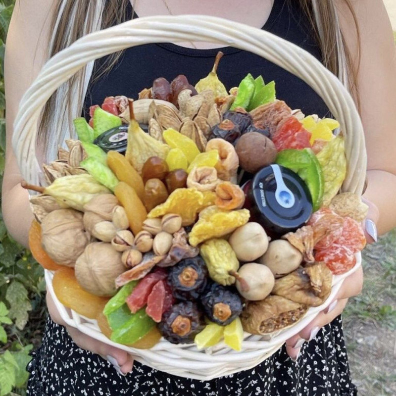 Bouquet of nuts and dried fruits, standart