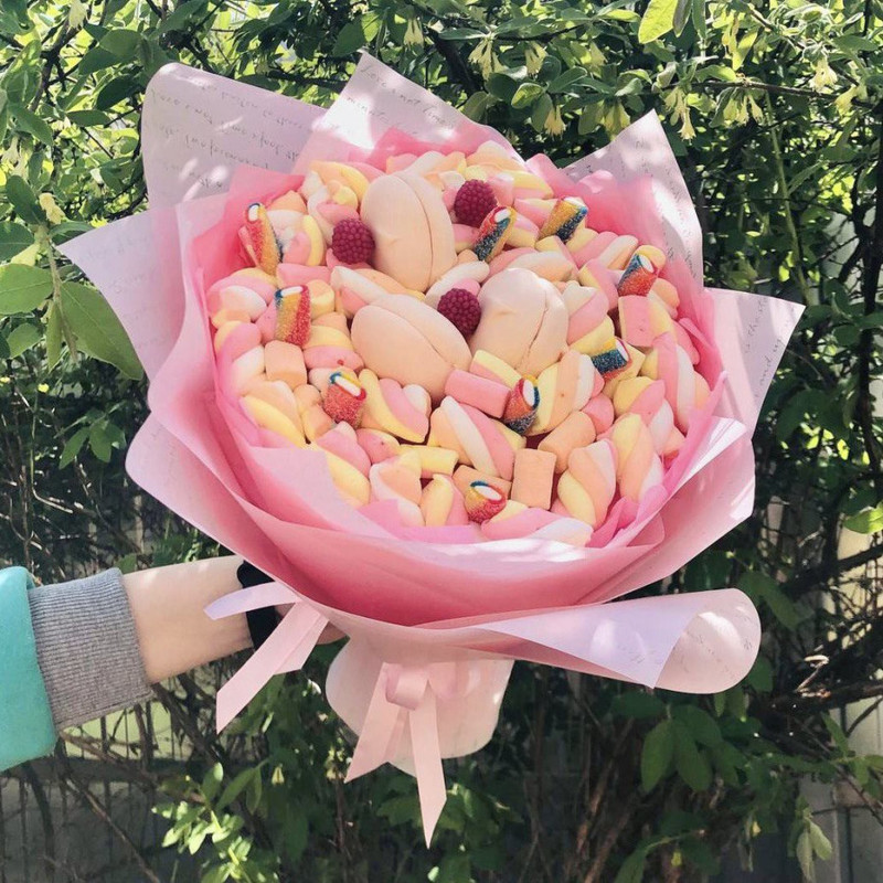 Sweet bouquet with marshmallows and macaroni, standart
