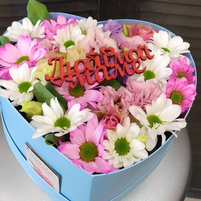Flowers in a hat box "Heart", standart