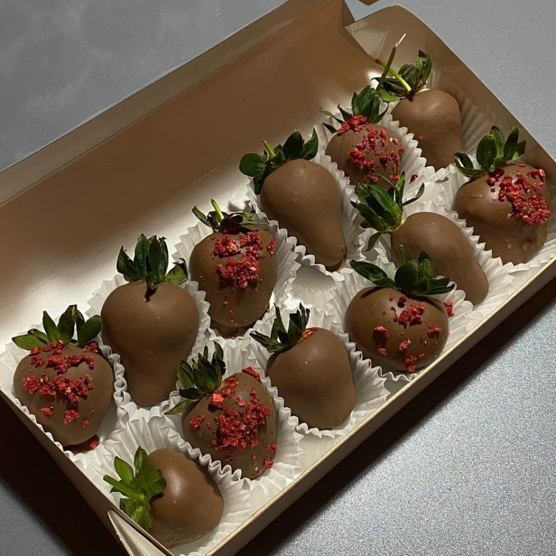 Large set of chocolate covered strawberries, standart