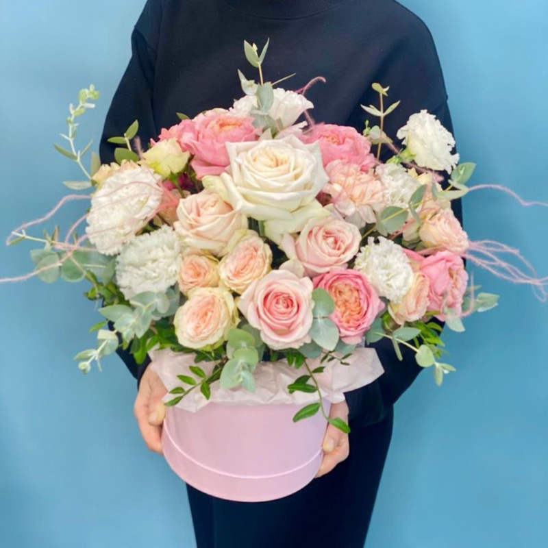 Floral arrangement with french roses, standart