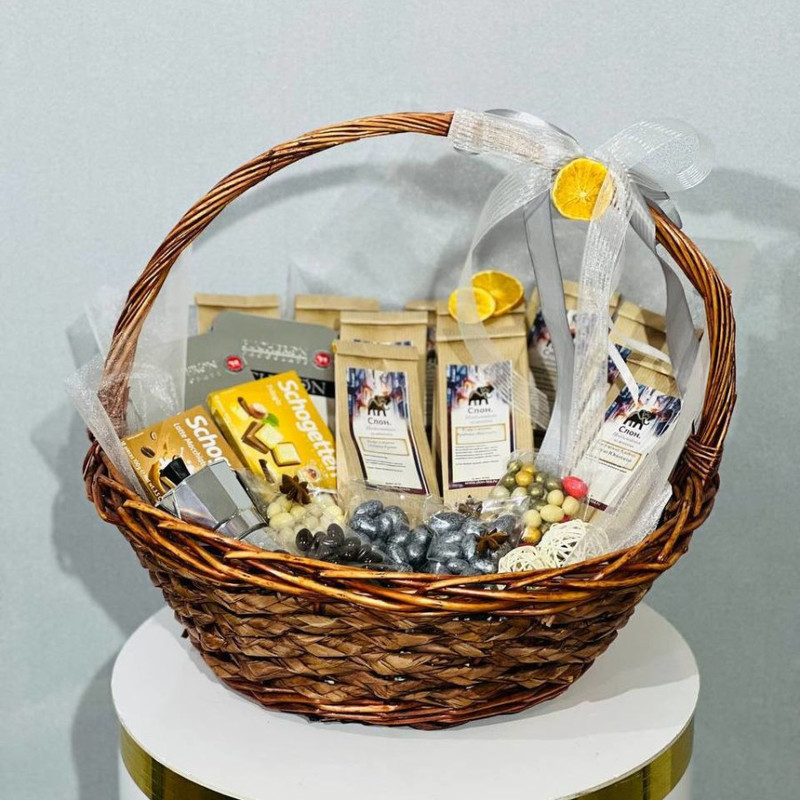 Large gift basket with assorted coffee beans and a geyser coffee maker, standart