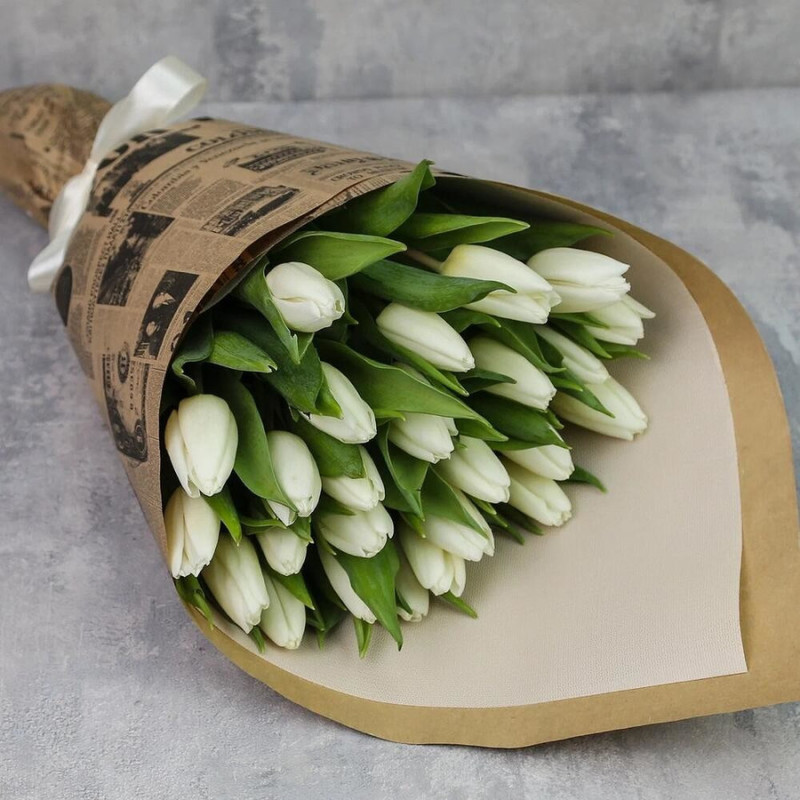 Bouquet of 25 white tulips in craft, standart