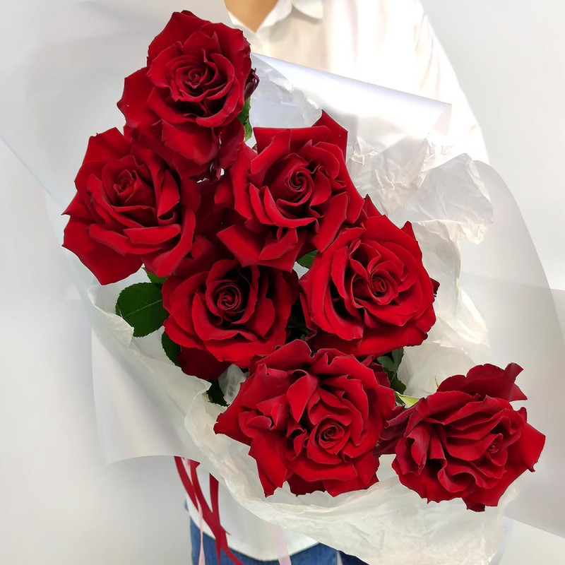 Красные французские розы  (7 стеблей), стандартный