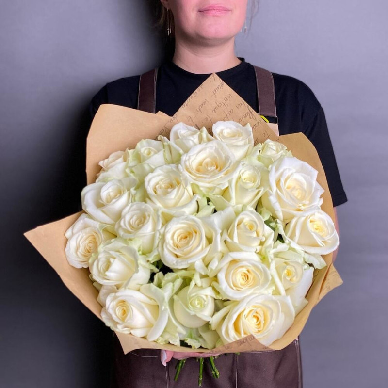 Bouquet of 21 white roses in craft 50 cm, standart
