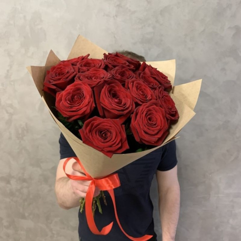Elegant bouquet of red roses, standart