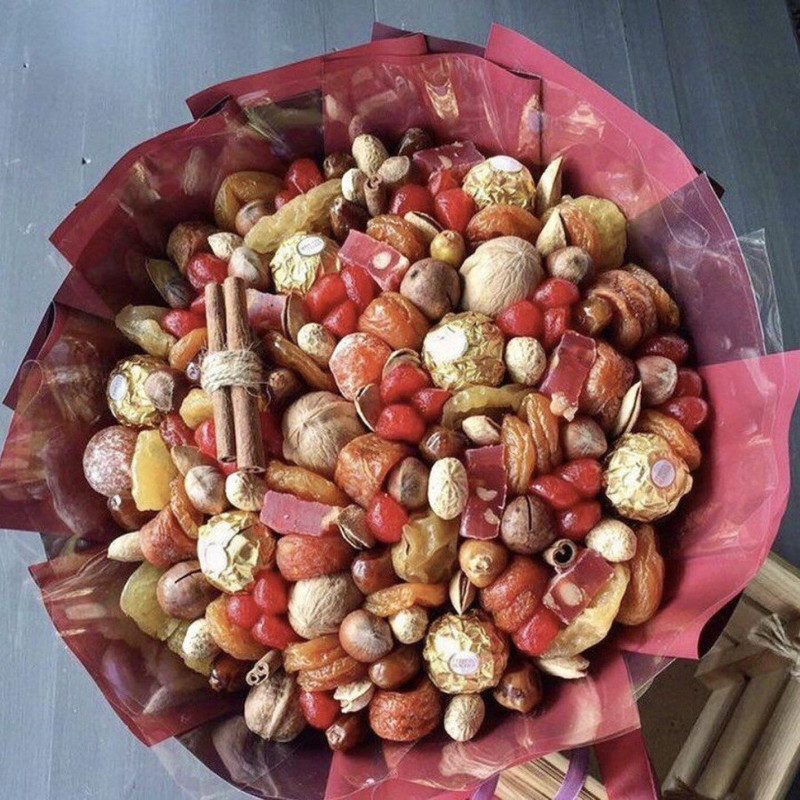 Mix bouquet of nuts and dried fruits, standart