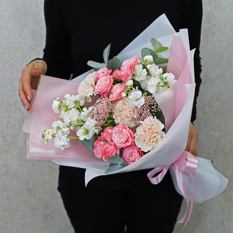 Bouquet of spray roses, mattiola and carnations "Gentle evening", standart