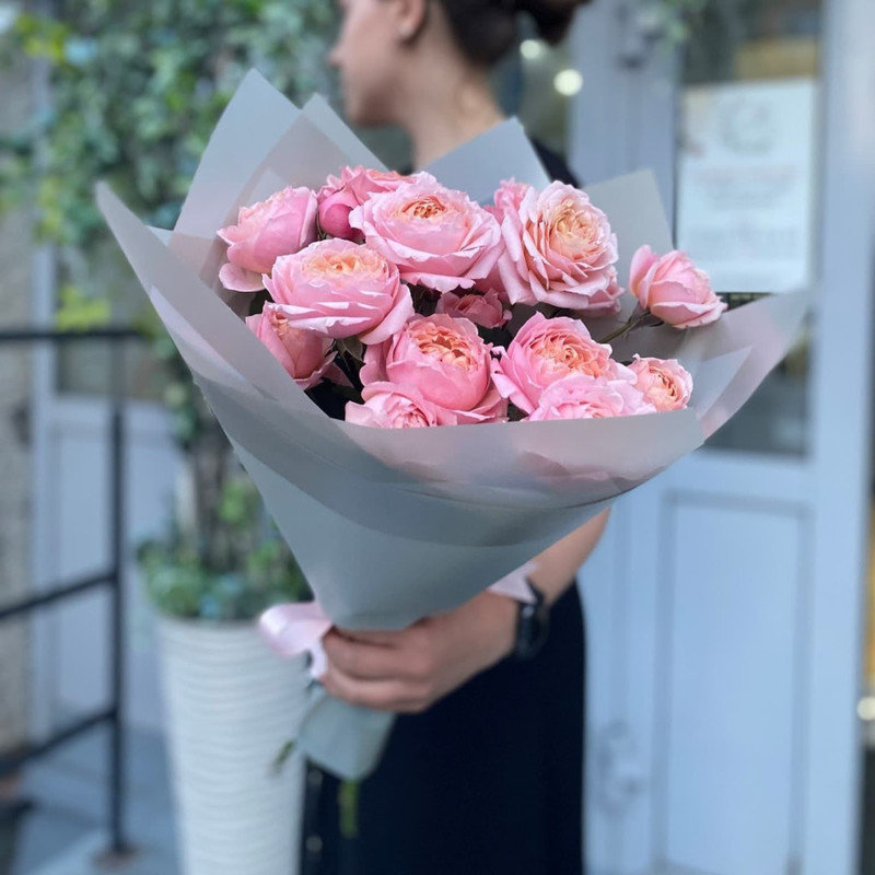 Mono bouquet of peony spray roses, standart