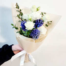 Bouquet-compliment of hyacinths and eustoma
