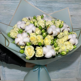 Bouquet with cotton