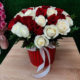 Коробочка ароматных роз "Красное и Белое"