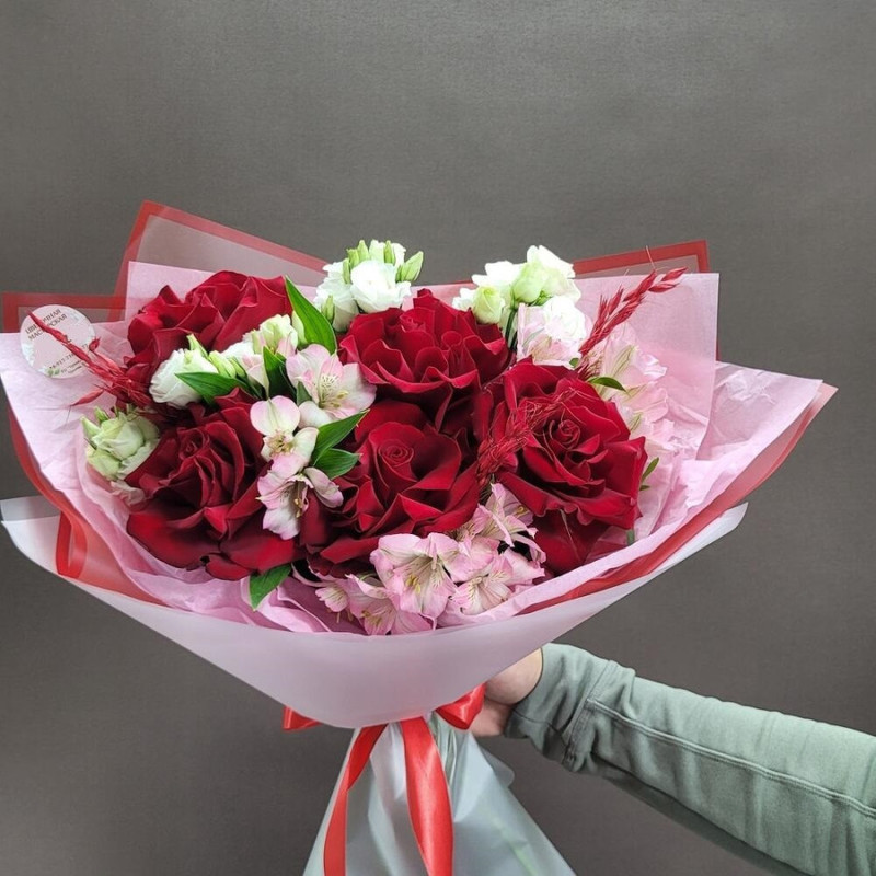 Bouquet with red openwork roses, standart