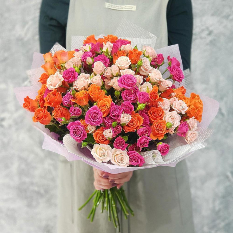 Spectacular bouquet of spray roses in designer packaging, standart