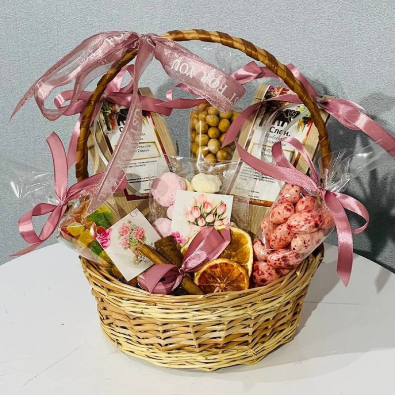 Basket with tea and sweets set в„–12, standart