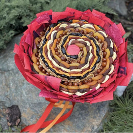 Large bouquet of dried fruits
