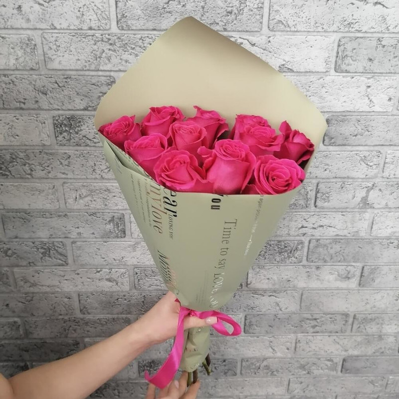 Bouquet of 11 pink roses in designer decoration 50 cm, standart