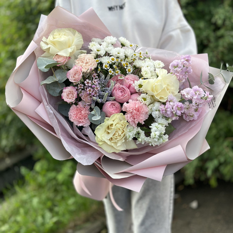 Delicate bouquet with peony and French roses, standart