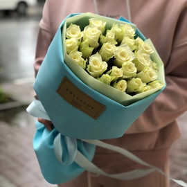 Mono-bouquet of 25 white roses