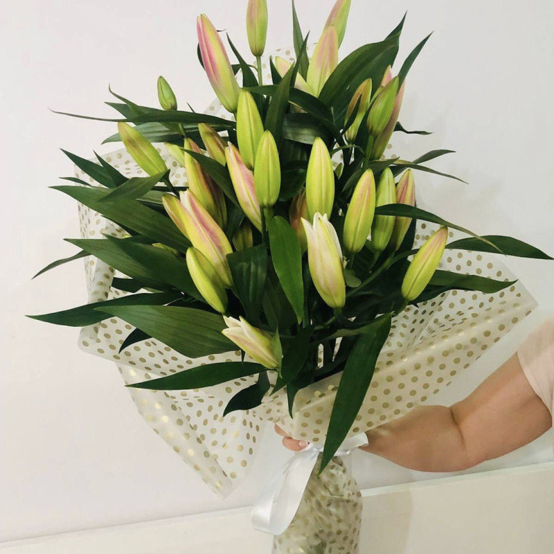 Bouquet giant of lilies, standart