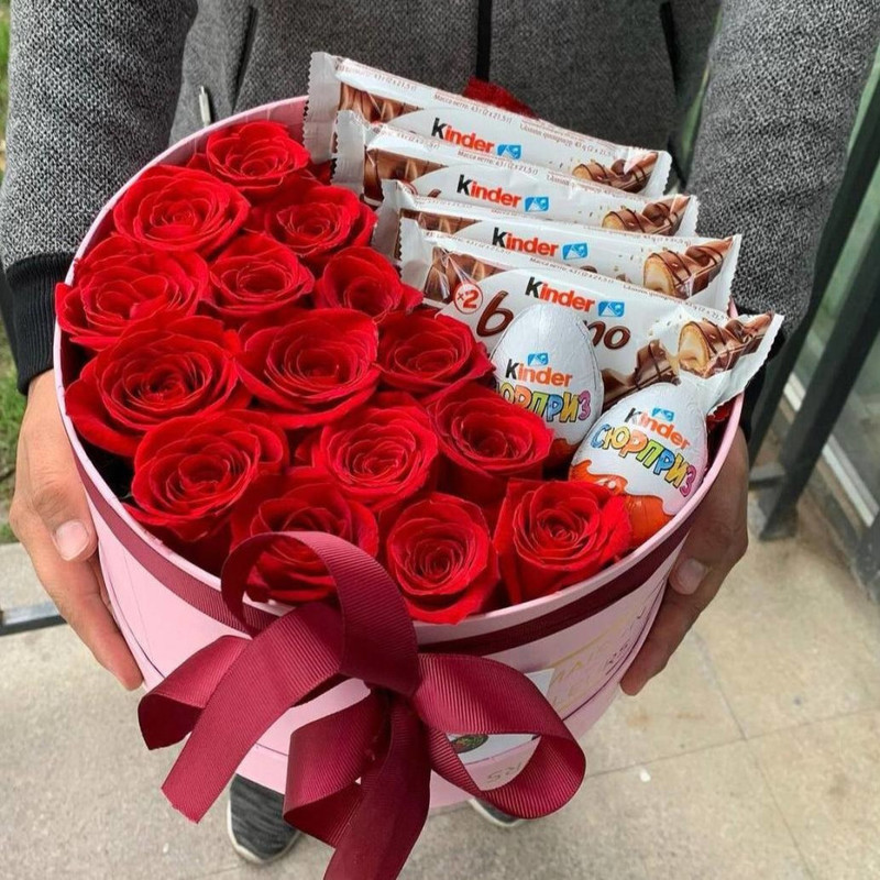 Red roses with chocolate, standart