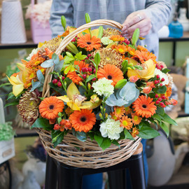 Basket with flowers "Oklahoma"
