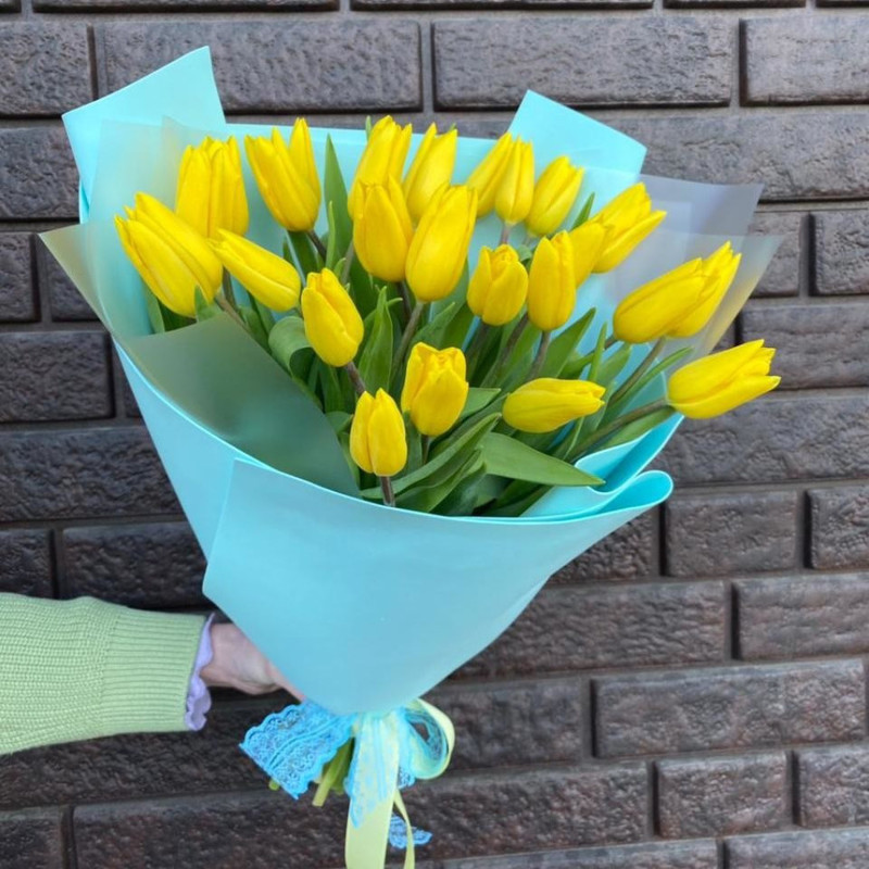 Bouquet of yellow tulips, standart