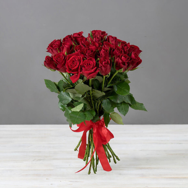 Букет из 25 красных кенийских роз, стандартный