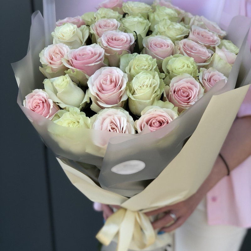 Bouquet of roses and orchids, standart