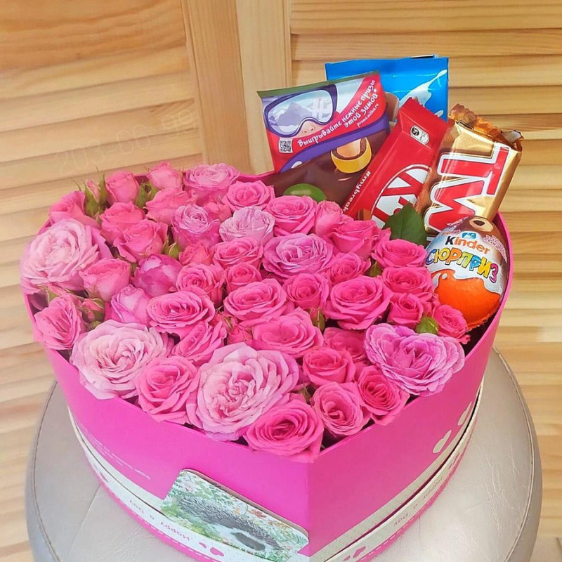 Коробка с розами и сладостями, стандартный