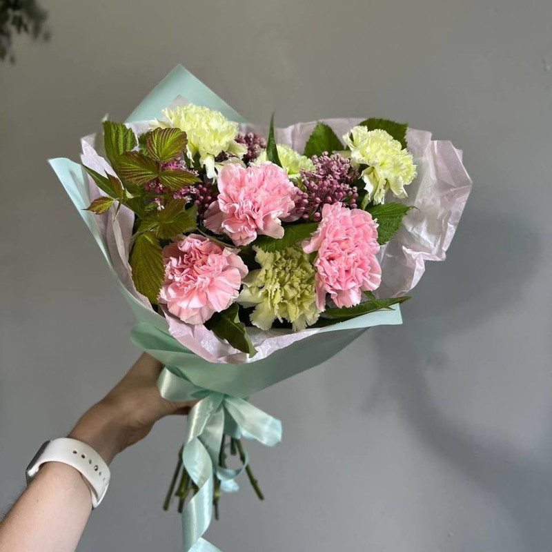 Mint bouquet with colorful dianthus, standart
