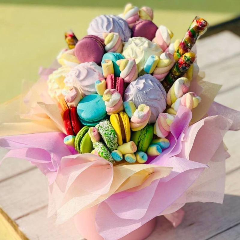Bouquet of marshmallows and macarons, standart