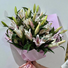 Bouquet of lilies for mom