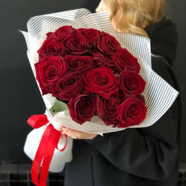 15 RED ROSES