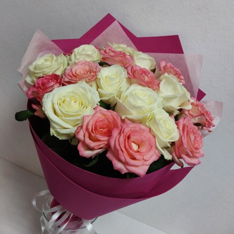 Bouquet of 19 white and pink roses, standart