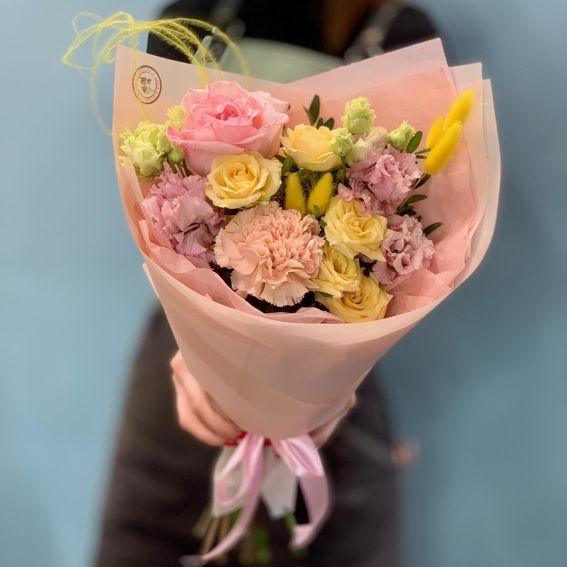 Bouquet "Pleasant compliment" with roses, eustoma and dianthus, standart