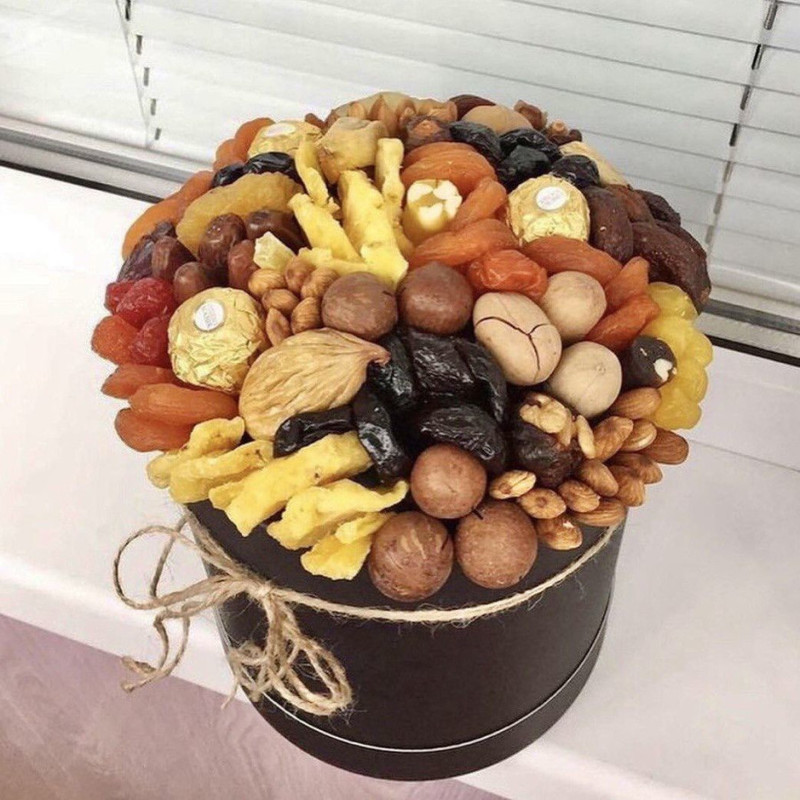 Gift set of nuts and dried fruits, standart