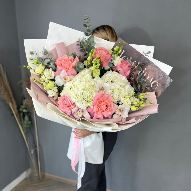Miss Charming" from roses, eustoma and various flowers, standart