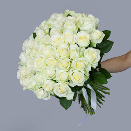 Bouquet of 51 white roses in designer decoration 50 cm