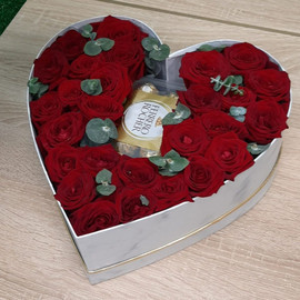 Composition "Heart of Roses with Ferrero"