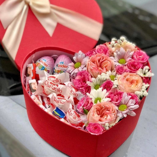 Коробка с цветами и сладостями, стандартный