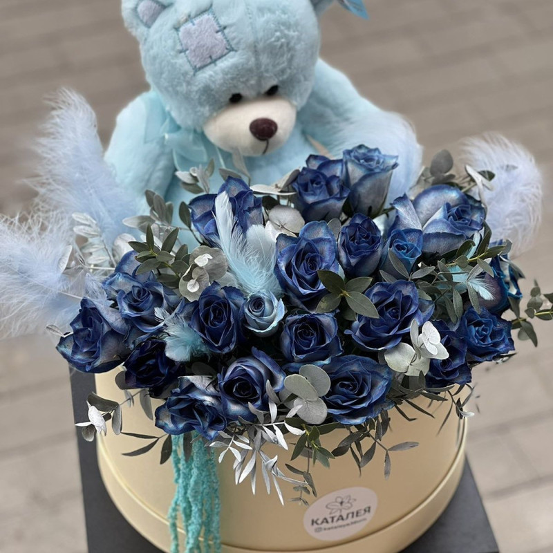Box of roses and a soft toy, standart