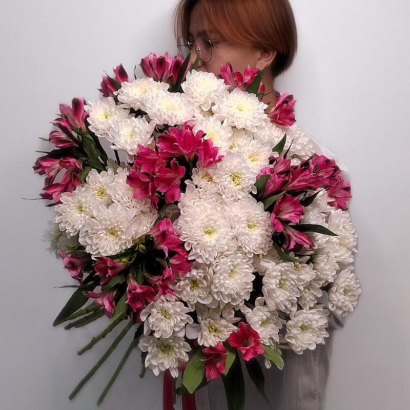 Bouquet of white chrysanthemums and alstroemerias, standart