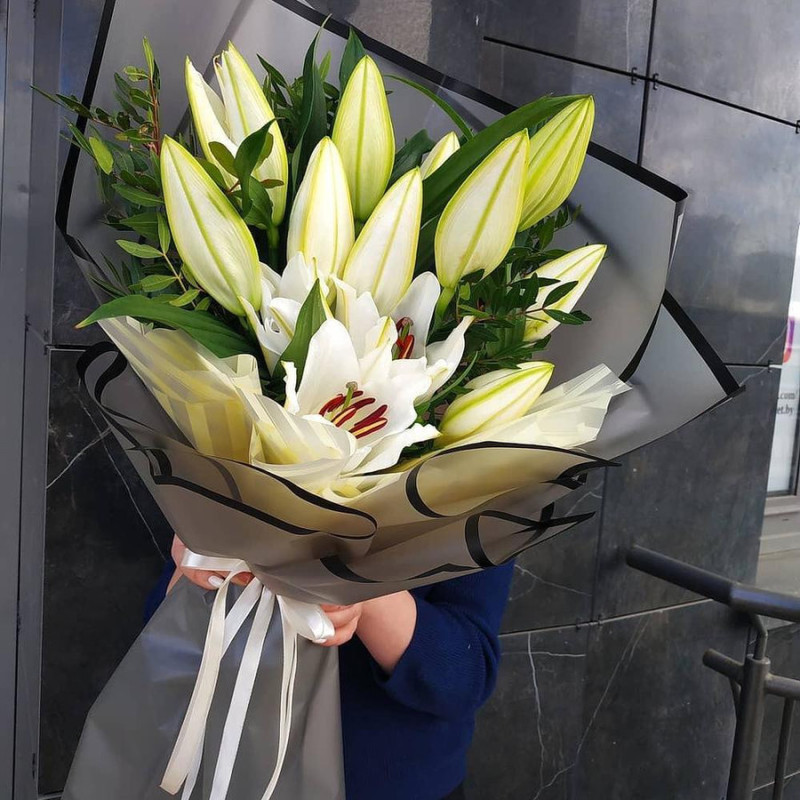 5 lilies in decoration, standart
