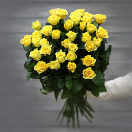 Букет из желтых роз (Россия) с лентой 60 см
