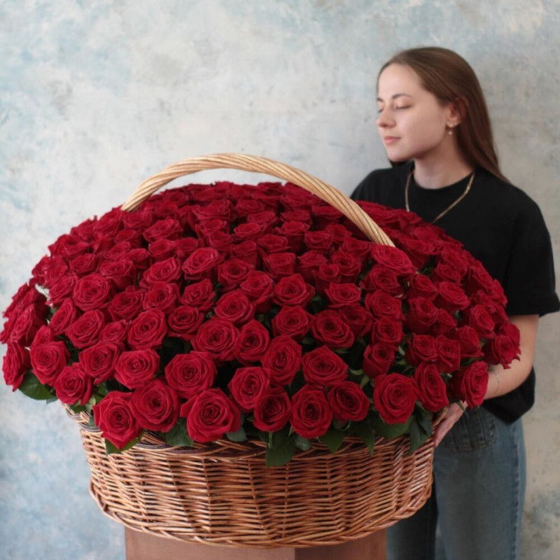 Незабываемый подарок из 201 красной розы в корзине, стандартный