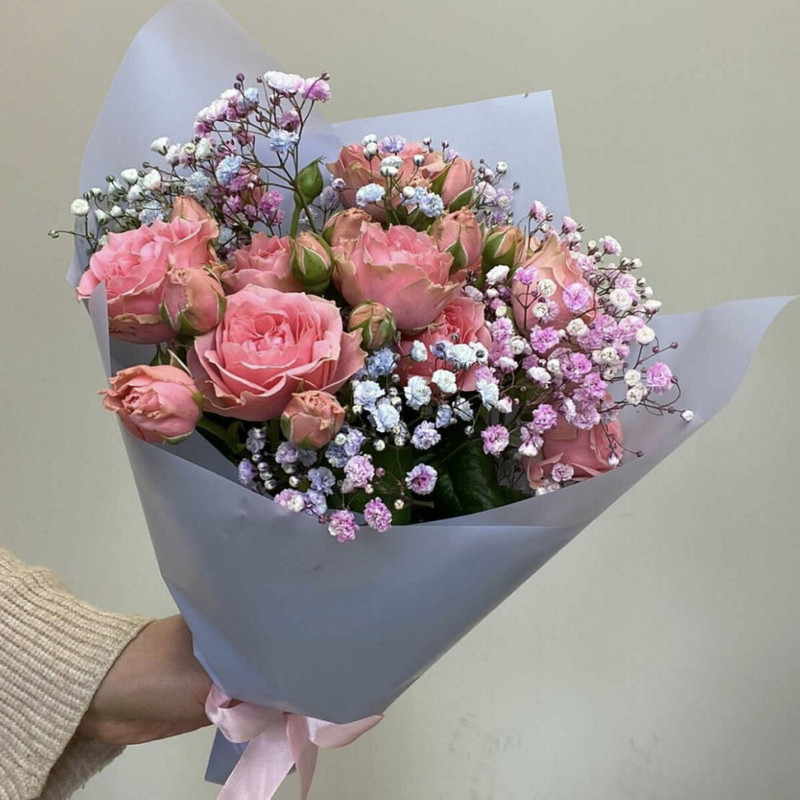 Bouquet of spray roses and gypsophila, standart