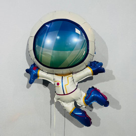 Ball foil figure astronaut