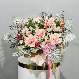 Large basket with French roses and alstromerias
