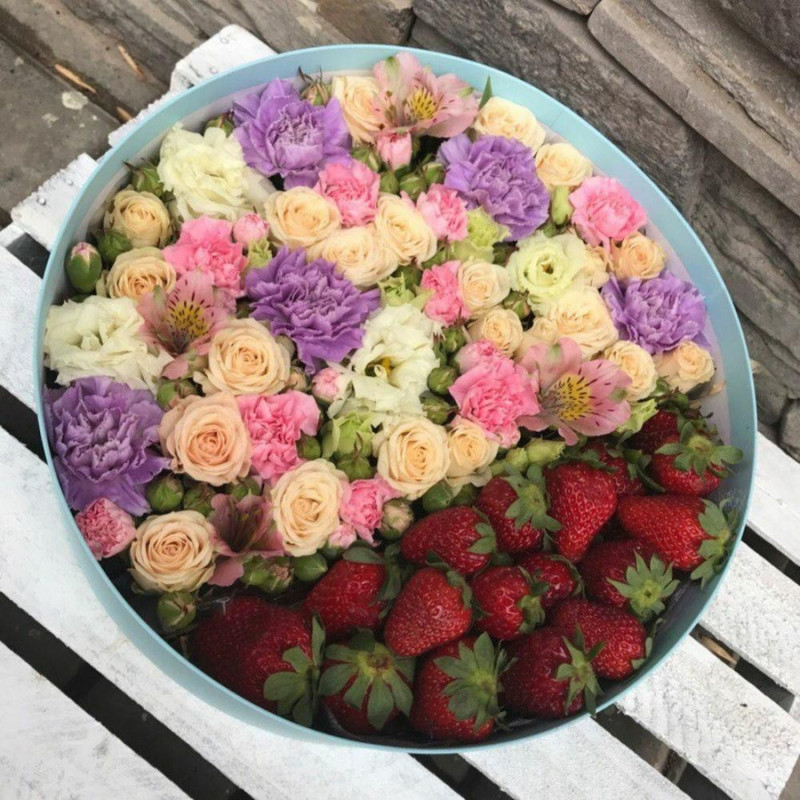 Flowers with strawberries in a box, standart